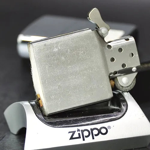 ZIPPO XƯA 1990 - HÀNG XƯA THẬP NIÊN 90s _ CHỦ ĐỀ NỮ THẦN TỰ DO