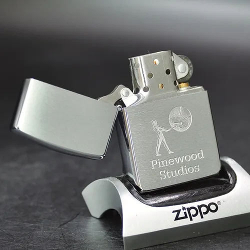 ZIPPO XƯA 1995 - HÀNG XƯA THẬP NIÊN 90s _ CHỦ ĐỀ PINEWOOD STUDIOS