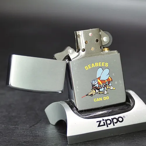 ZIPPO XƯA 2000 - HÀNG XƯA 2000s _ CHỦ ĐỀ ĐỘI XÂY DỰNG HẢI QUÂN HOA KỲ