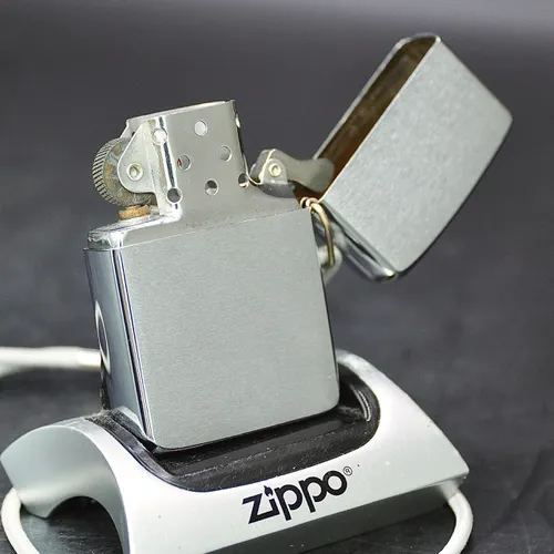 ZIPPO DÂY ĐEO XƯA  1987 - HÀNG XƯA THẬP NIÊN 80s _ CHỦ ĐỀ TRƠN BẢN