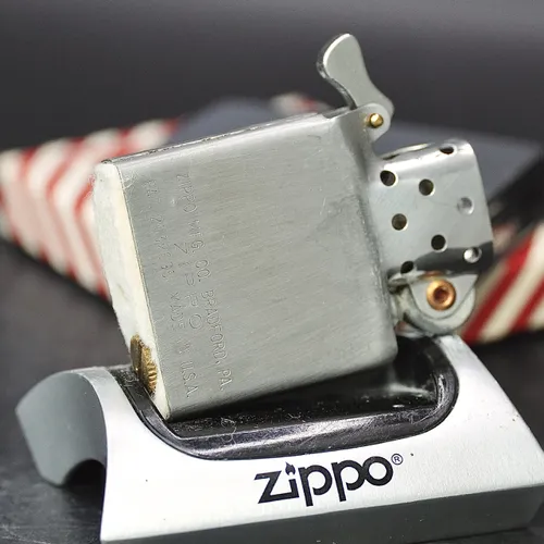 ZIPPO XƯA 51-52 FULL THÉP - HÀNG XƯA THẬP NIÊN 50s _ CHỦ ĐỀ SHIELD