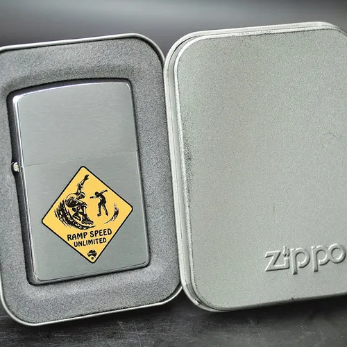 ZIPPO XƯA 2000 - HÀNG XƯA 2000s _ CHỦ ĐỀ BIỂN BÁO RAMP SPEED UNLIMITED