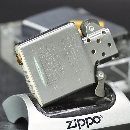 ZIPPO XƯA 2000- HÀNG XƯA 2000s  _ CHỦ ĐỀ BIỂN BÁO CÁ SẤU