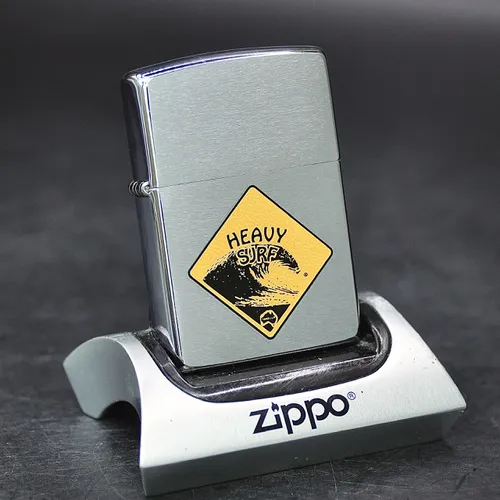 ZIPPO XƯA 2000 - HÀNG XƯA THẬP NIÊN 2000s _ CHỦ ĐỀ BIỂN BÁO HEAVY SURF