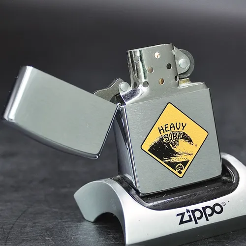 ZIPPO XƯA 2000 - HÀNG XƯA THẬP NIÊN 2000s _ CHỦ ĐỀ BIỂN BÁO HEAVY SURF