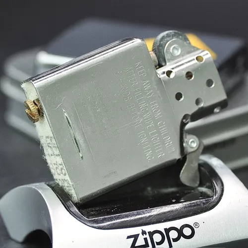ZIPPO XƯA 2000 - HÀNG XƯA THẬP NIÊN 2000s _ CHỦ ĐỀ BIỂN BÁO HEAVY SURF