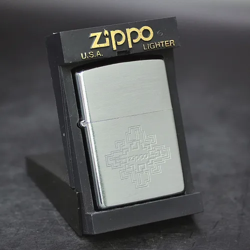 ZIPPO XƯA 2000- HÀNG XƯA 2000s _ CHỦ ĐỀ GEOMATRIC MAZE