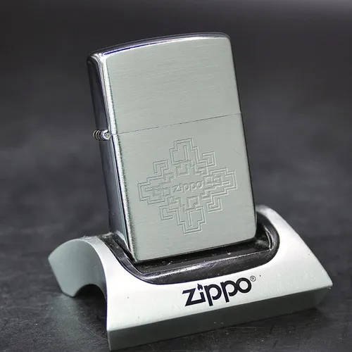 ZIPPO XƯA 2000- HÀNG XƯA 2000s _ CHỦ ĐỀ GEOMATRIC MAZE