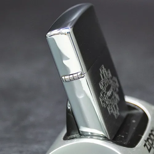 ZIPPO XƯA 2000- HÀNG XƯA 2000s _ CHỦ ĐỀ GEOMATRIC MAZE