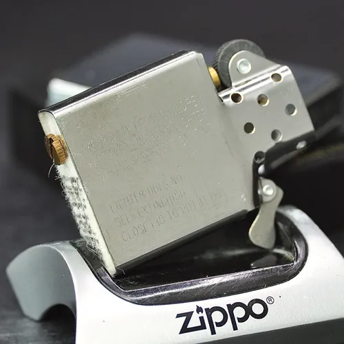 ZIPPO XƯA 1999- HÀNG XƯA THẬP NIÊN 90s _ CHỦ ĐỀ HUY HIỆU TÀU HOÀNG GIA ANH