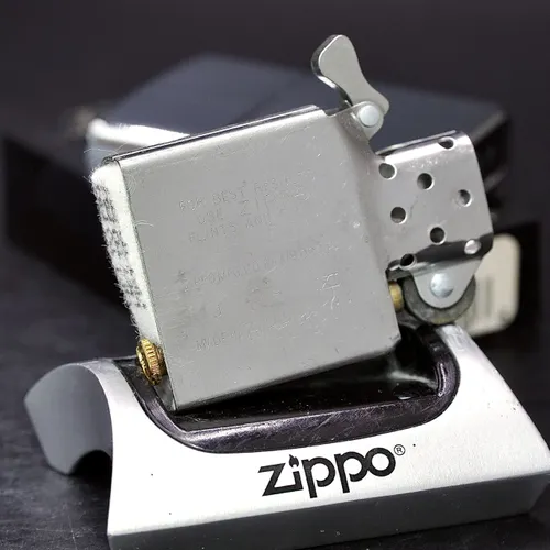 ZIPPO XƯA 1995 - HÀNG XƯA THẬP NIÊN 90s _ CHỦ ĐỀ BIỂU TƯỢNG ĐỘNG VIÊN TIẾN LÊN