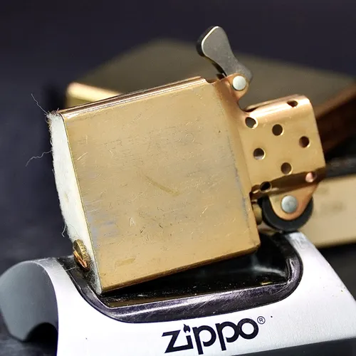 ZIPPO XƯA 32-91  - HÀNG XƯA THẬP NIÊN 90s _ CHỦ ĐỀ BATTEUR MAGAZINE