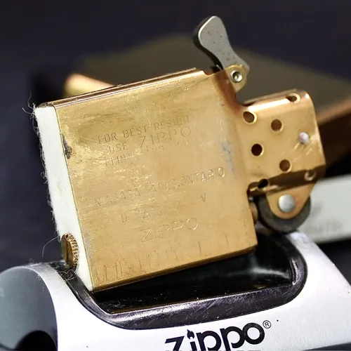 ZIPPO XƯA CANADA 32-89  - HÀNG XƯA THẬP NIÊN 80s _ CHỦ ĐỀ CỜ CANADA