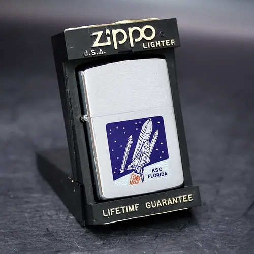 ZIPPO XƯA 1988 - HÀNG XƯA THẬP NIÊN 80s _ CHỦ ĐỀ TRUNG TÂM VŨ TRỤ KENNEDY