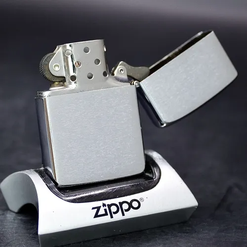 ZIPPO XƯA 1988 - HÀNG XƯA THẬP NIÊN 80s _ CHỦ ĐỀ TRUNG TÂM VŨ TRỤ KENNEDY