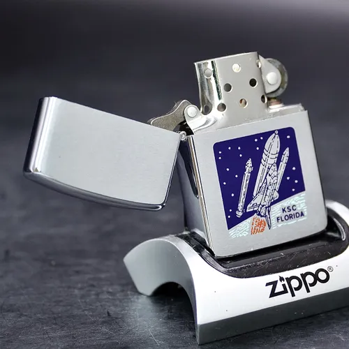 ZIPPO XƯA 1988 - HÀNG XƯA THẬP NIÊN 80s _ CHỦ ĐỀ TRUNG TÂM VŨ TRỤ KENNEDY