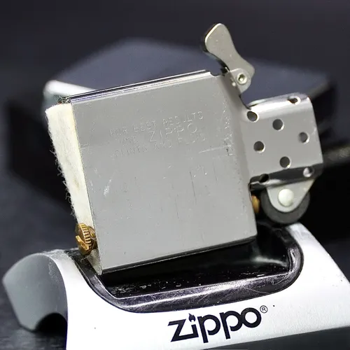 ZIPPO XƯA 1989 - HÀNG XƯA THẬP NIÊN 80s _ CHỦ ĐỀ LỤC QUÂN HOÀNG GIA HÀ LAN
