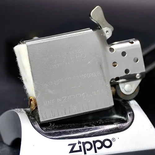 ZIPPO XƯA 1999 - HÀNG XƯA THẬP NIÊN 90s _ CHỦ ĐỀ XE THIẾT GIÁP