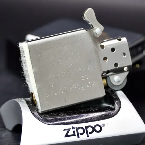 ZIPPO XƯA 1997 - HÀNG XƯA THẬP NIÊN 90s _ CHỦ ĐỀ LOGO THỦY QUÂN LỤC CHIẾN HOA KỲ