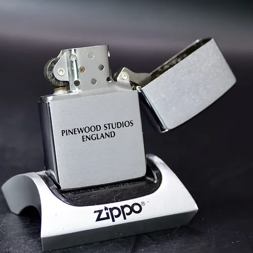 ZIPPO XƯA 1993 - HÀNG XƯA THẬP NIÊN 90s _ CHỦ ĐỀ PINEWOOD STUDIOS