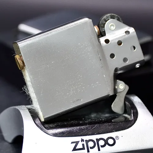 ZIPPO XƯA 1993 - HÀNG XƯA THẬP NIÊN 90s _ CHỦ ĐỀ PINEWOOD STUDIOS