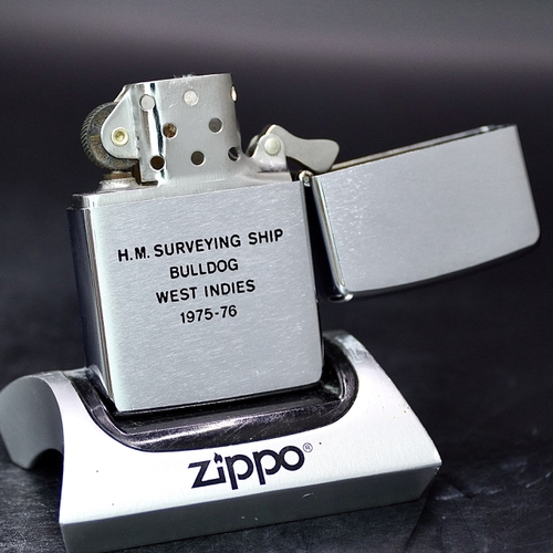 ZIPPO XƯA 1976 - HÀNG XƯA THẬP NIÊN 70s _ CHỦ ĐỀ LOGO TÀU CHIẾN HMS BULLDOG