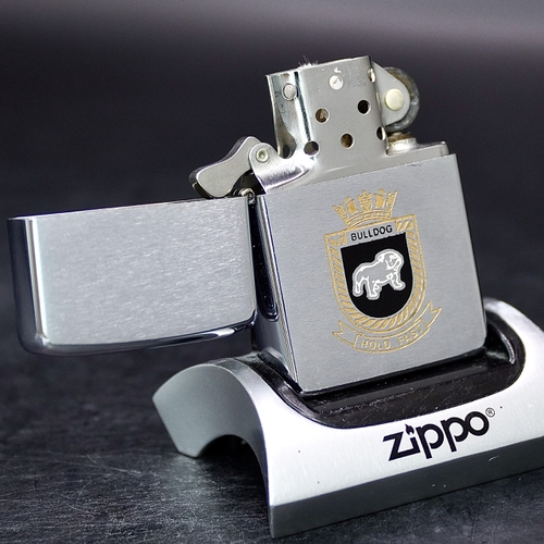 ZIPPO XƯA 1976 - HÀNG XƯA THẬP NIÊN 70s _ CHỦ ĐỀ LOGO TÀU CHIẾN HMS BULLDOG