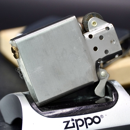 ZIPPO XƯA 1976 - HÀNG XƯA THẬP NIÊN 70s _ CHỦ ĐỀ LOGO TÀU CHIẾN HMS BULLDOG