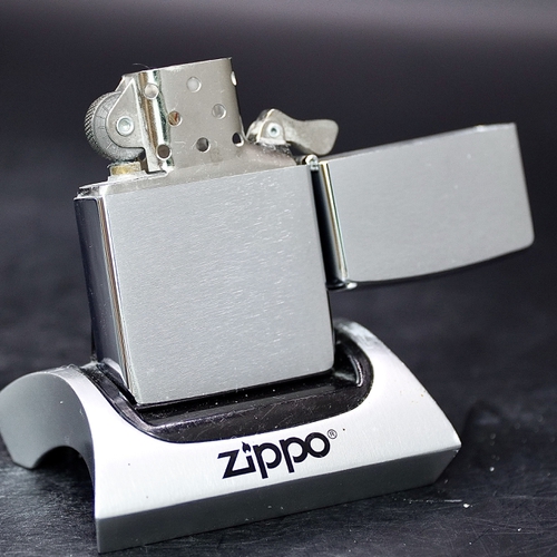 ZIPPO XƯA 1998 - HÀNG XƯA THẬP NIÊN 90s _ CHỦ ĐỀ LOGO TÀU NGẦM HOÀNG GIA ANH