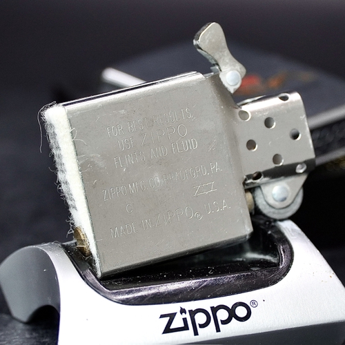 ZIPPO XƯA 1998 - HÀNG XƯA THẬP NIÊN 90s _ CHỦ ĐỀ LOGO TÀU NGẦM HOÀNG GIA ANH