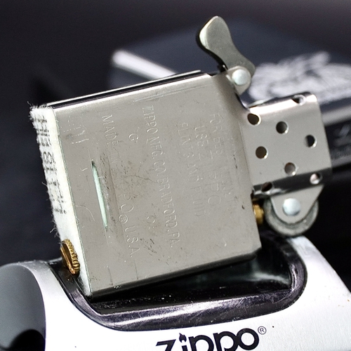 ZIPPO XƯA 2005 - HÀNG XƯA 2000s _ CHỦ ĐỀ BIỂU TƯỢNG QUÂN SỰ MỸ
