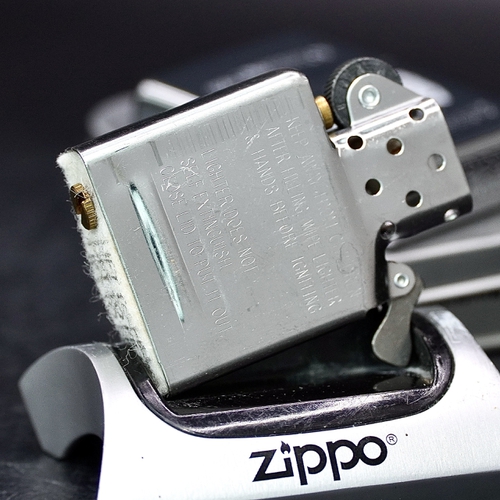 ZIPPO XƯA 2001 - HÀNG XƯA 2000s _ CHỦ ĐỀ TÀU CHIẾN CONSTITUITION