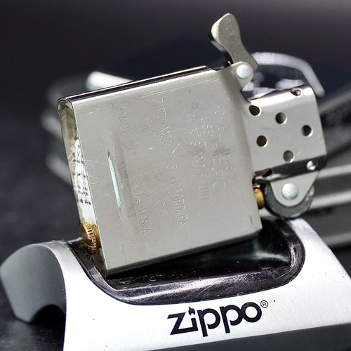 ZIPPO ARMOR XƯA 2005 - HÀNG XƯA 2000s _ CHỦ ĐỀ CỎ 4 LÁ