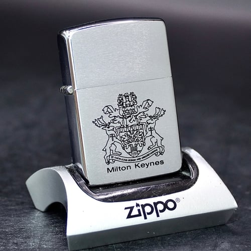 ZIPPO XƯA 1990 - HÀNG XƯA THẬP NIÊN 90s _ CHỦ ĐỀ MILTON KEYNES