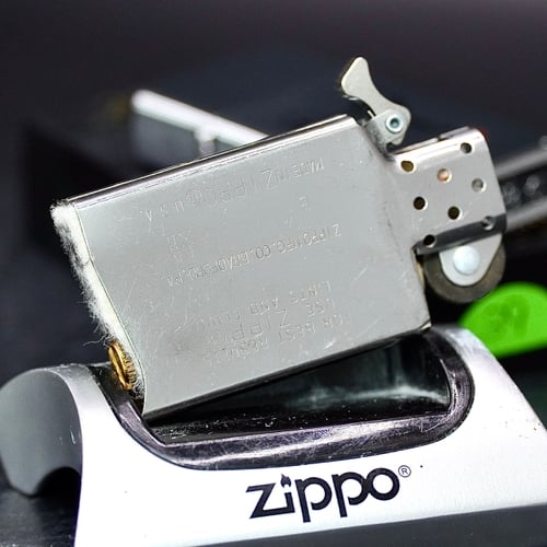 ZIPPO SLIM XƯA 1996 - HÀNG XƯA THẬP NIÊN 90s _ CHỦ ĐỀ CHÓ ALASKA