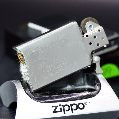 ZIPPO SLIM XƯA 1996 - HÀNG XƯA THẬP NIÊN 90s _ CHỦ ĐỀ CHÓ ALASKA