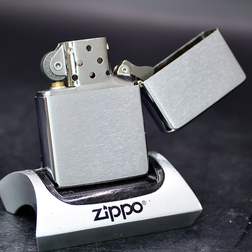 ZIPPO XƯA 1996 - HÀNG XƯA THẬP NIÊN 90s _ CHỦ ĐỀ LOGO TOWN AND COUNTRY