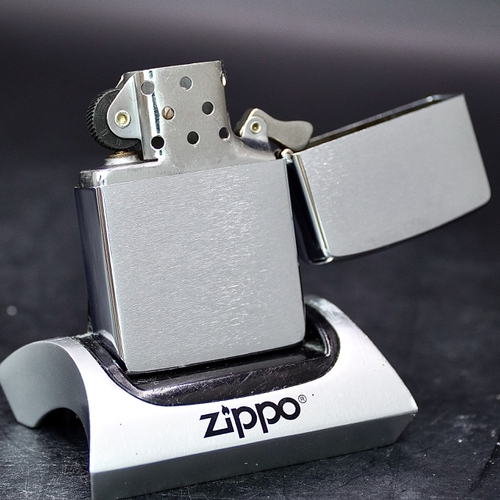 ZIPPO XƯA 1983 - HÀNG XƯA THẬP NIÊN 80s _ CHỦ ĐỀ WESTY HOGAN