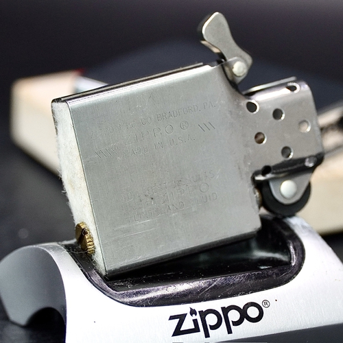 ZIPPO XƯA 1983 - HÀNG XƯA THẬP NIÊN 80s _ CHỦ ĐỀ WESTY HOGAN