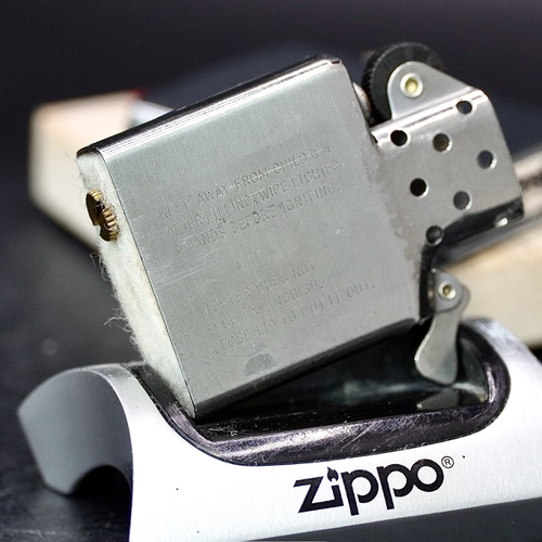 ZIPPO XƯA 1983 - HÀNG XƯA THẬP NIÊN 80s _ CHỦ ĐỀ WESTY HOGAN