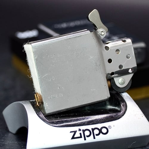 ZIPPO XƯA 1990 - HÀNG XƯA THẬP NIÊN 90s _ CHỦ ĐỀ DOUGLAS MC ARTHUR