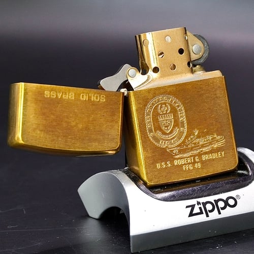 ZIPPO XƯA 32-90 - HÀNG XƯA THẬP NIÊN 90s _ CHỦ ĐỀ TÀU CHIẾN ROBERT BRADLEY FFG 49