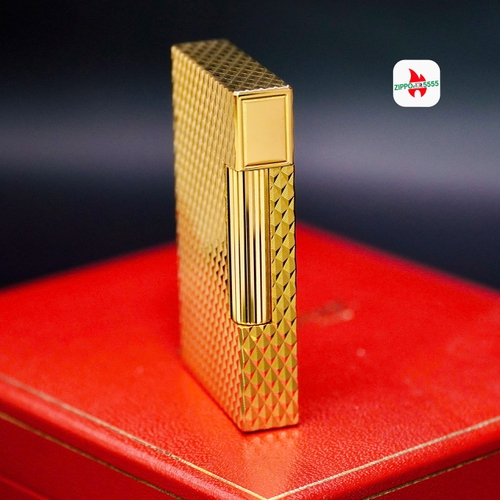 S.T. Dupont Ligne 2 form cao thập niên 1980s. Toàn thân mạ vàng, Vân kim cương tam giác 