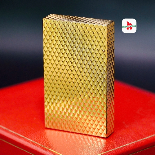 S.T. Dupont Ligne 2 form cao thập niên 1980s. Toàn thân mạ vàng, Vân kim cương tam giác 