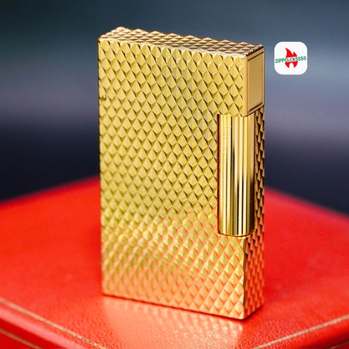 S.T. Dupont Ligne 2 form cao thập niên 1980s. Toàn thân mạ vàng, Vân kim cương tam giác 