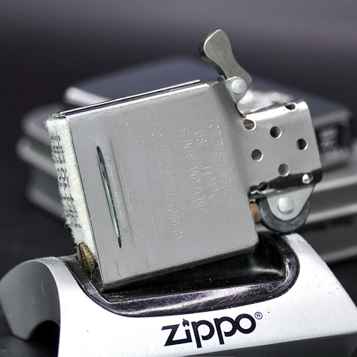 ZIPPO XƯA 2000 - HÀNG XƯA 2000s _ CHỦ ĐỀ CHÓ SÓI