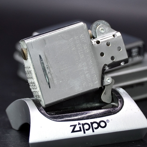 ZIPPO XƯA 2000 - HÀNG XƯA 2000s _ CHỦ ĐỀ CHÓ SÓI