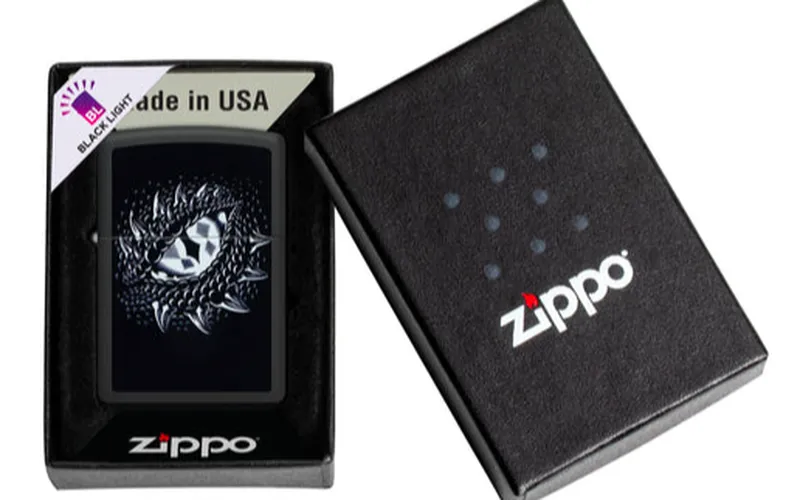 Bật lửa Black Crackle Zippo lớp phủ độc đáo, cá tính khó cưỡng
