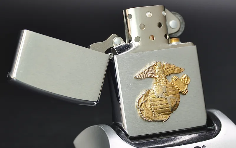 Zippo dùng xăng hay dầu? Đáp án khiến nhiều người bất ngờ