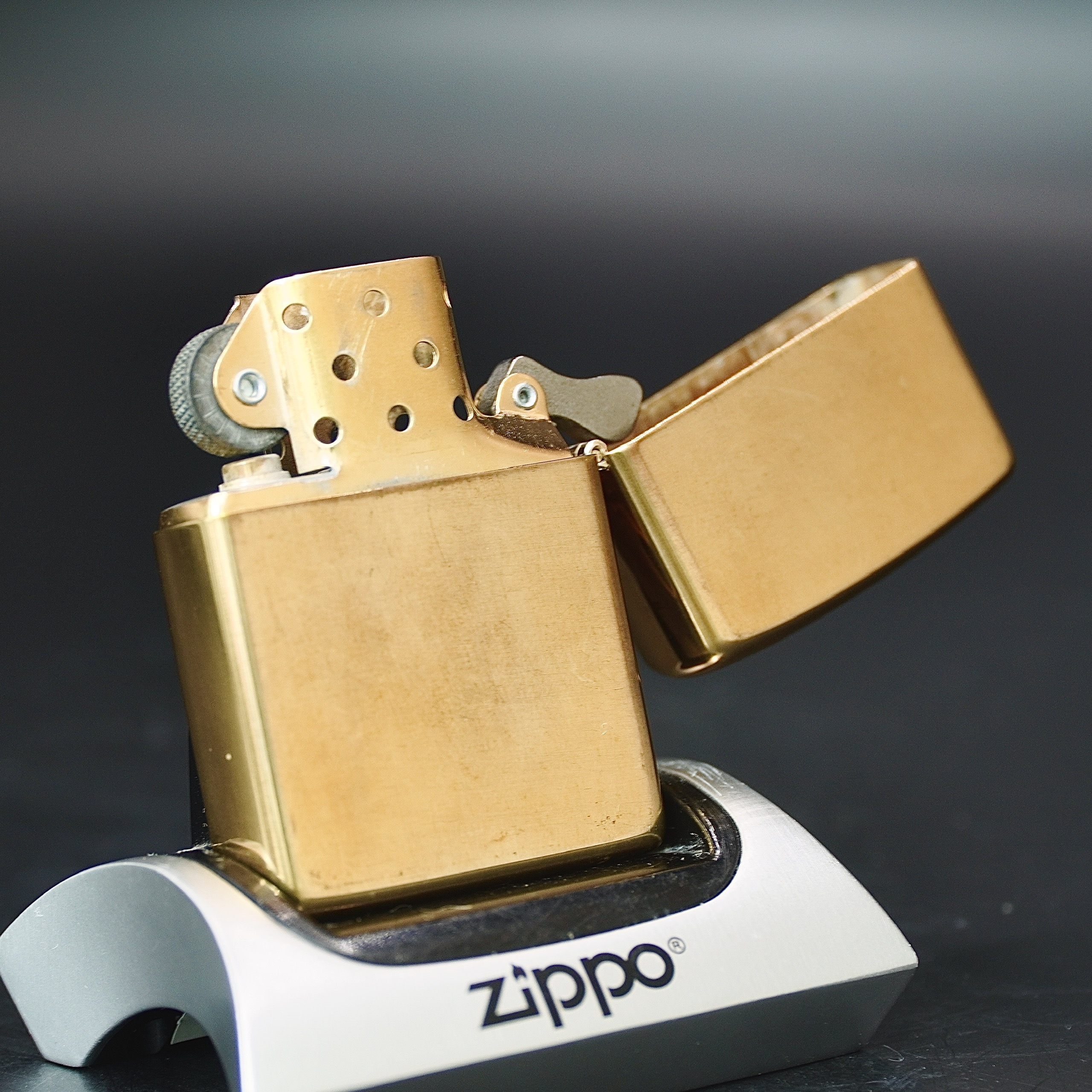 Zippo đồng nguyên khối Zippo đồng nguyên khối
